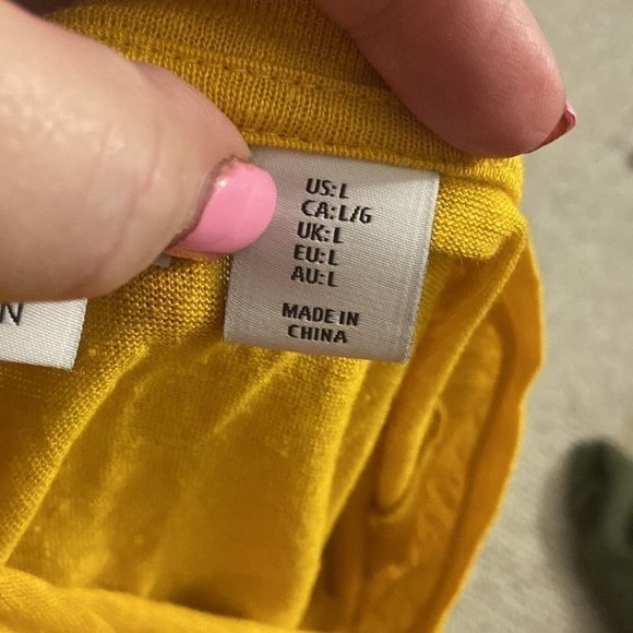 Women’s size large, Nicole miller, 100% linen, mustard, color, shirt p1 - Picture 4 of 4